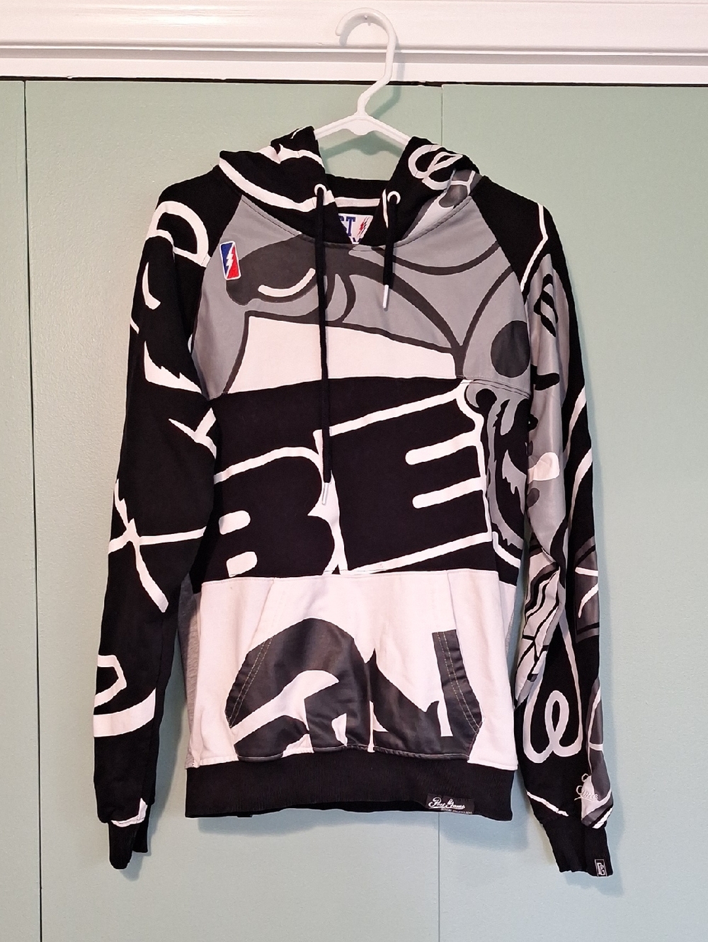 Official Post Game Apparel Black And Gray Sweatshirt Size Medium